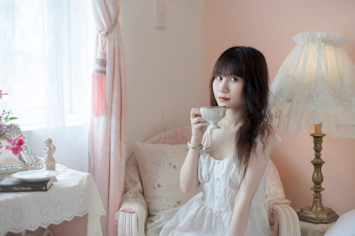 静かな部屋の朝のお茶